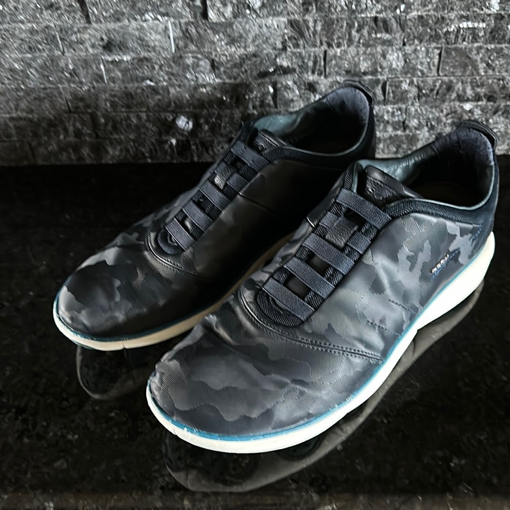 Geox Nebula Laceless Men’s Sneakers, lightweight comfortable low cut.